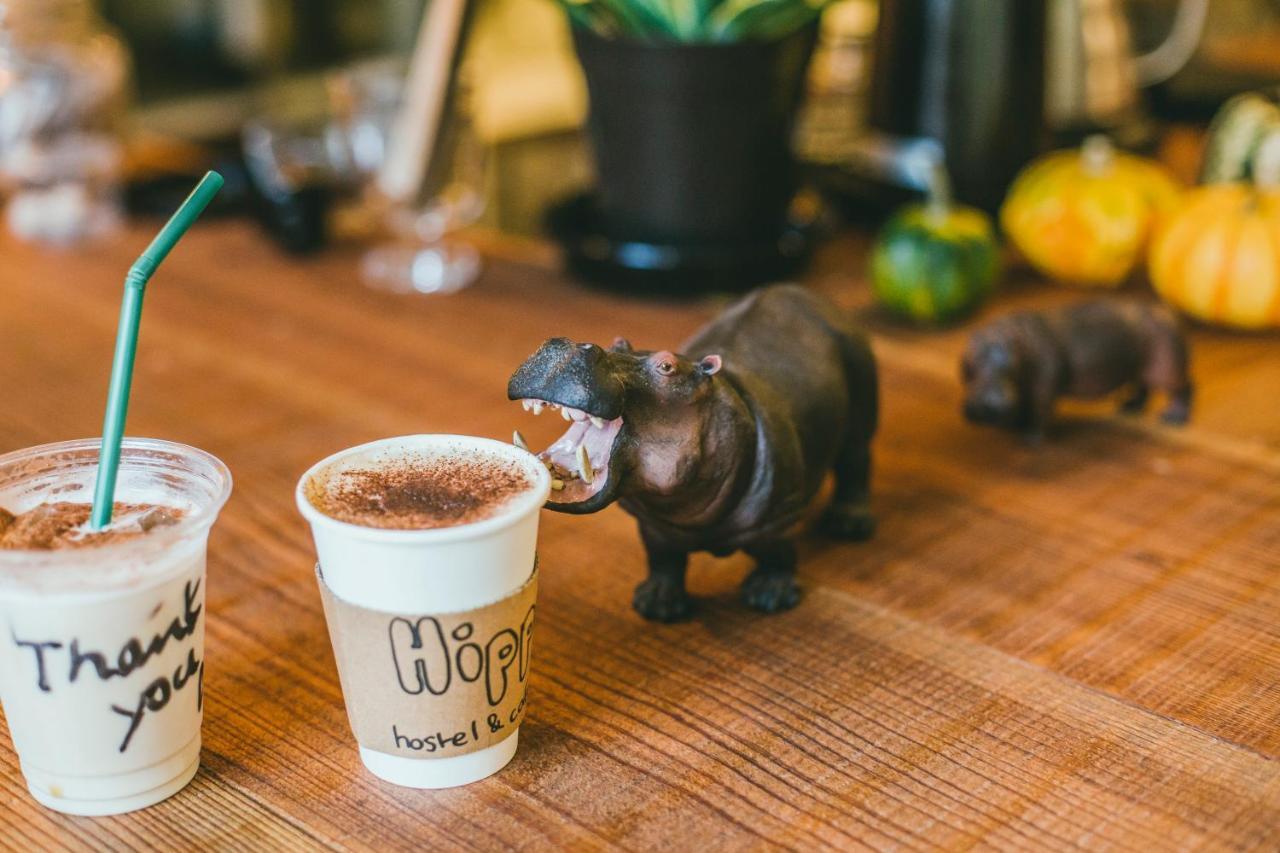 Hippo Hostel And Cafe Bar Осака Экстерьер фото